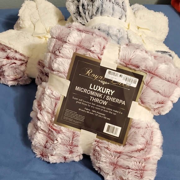 royal luxe | Bedding | Luxury Sherpa Throw Blanket | Poshmark